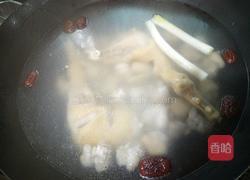 风萝卜蹄花汤的做法图解2