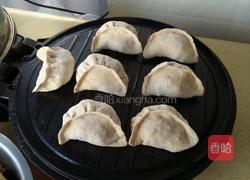 老坛酸菜鸡肉锅贴的做法图解8