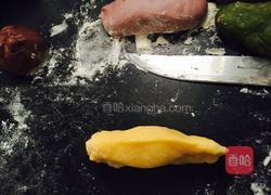 双鱼戏花的做法图解4