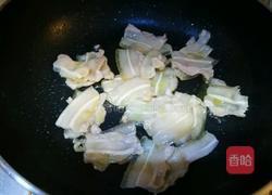 五花肉炒鸡腿菇的做法图解3