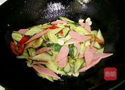 黄瓜炒火腿肠的做法图解5