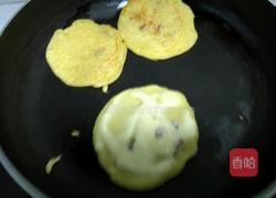 奶香葡萄干玉米面饼的做法图解3