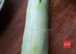 蒜蓉凉拌黄瓜皮蛋的做法图解2
