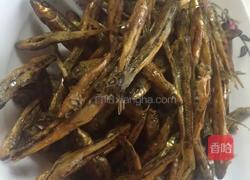 香辣小鱼的做法图解1