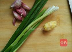 咸鱼蒸腊肉的做法图解1