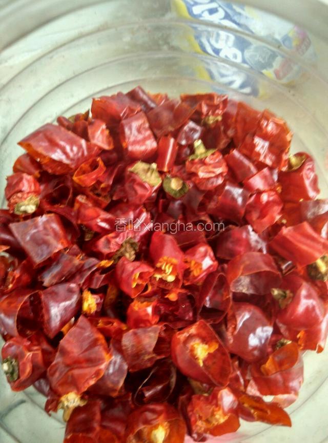 干红辣椒切段
