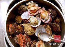 扇贝三鲜韭菜盒子的做法图解2