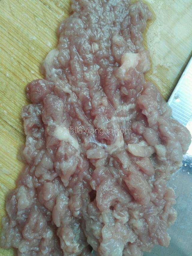 瘦肉剁碎