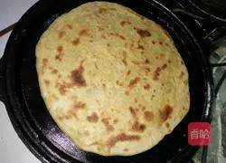 Illustration of making buckwheat hand pancake 5