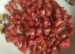 豌豆炒腊肠的做法图解2