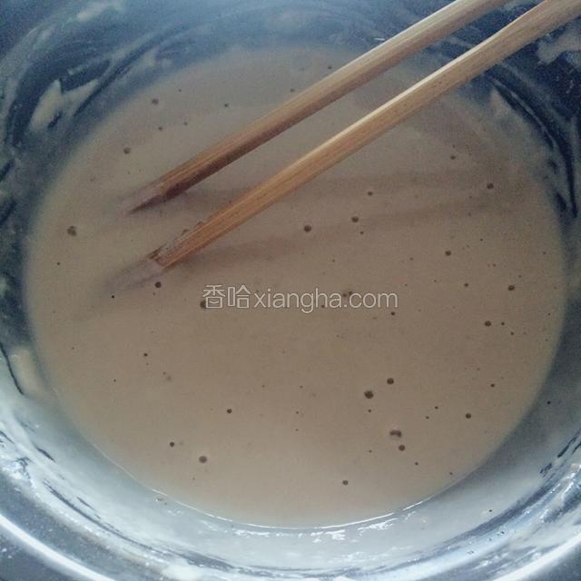 放入牛奶搅拌均匀，至如图。
