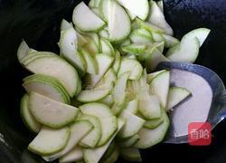 西葫芦炒鸡蛋的做法图解4