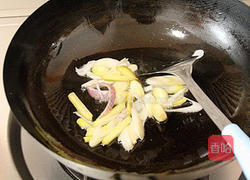 青椒炒肥肠的做法图解12