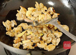 青椒炒肥肠的做法图解13