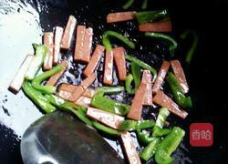 青椒火腿茭白笋的做法图解3