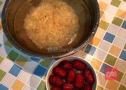 银耳木瓜红枣汤的做法图解2