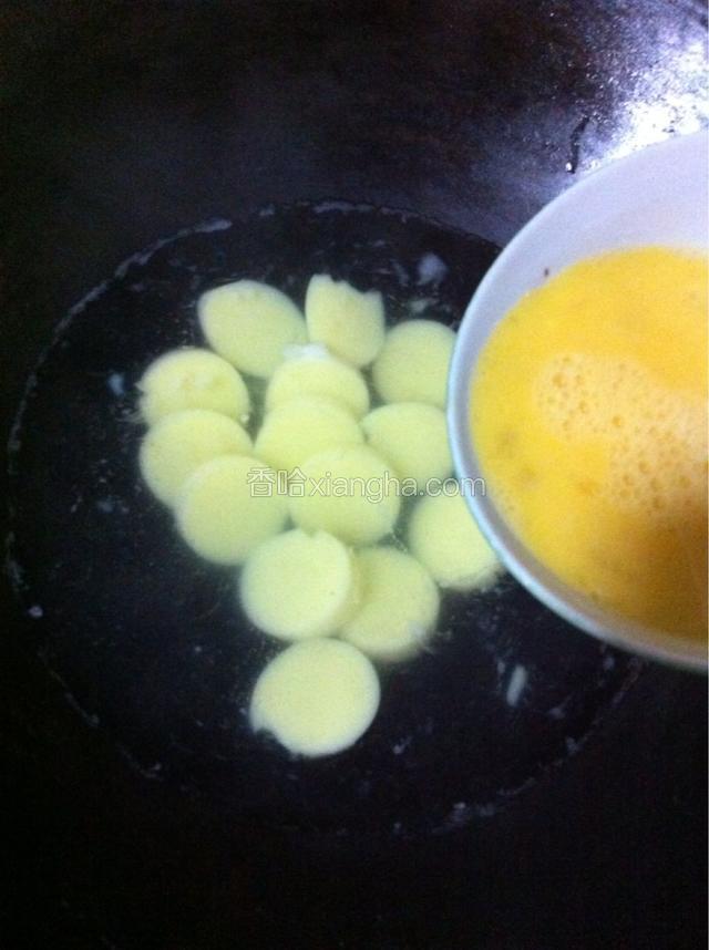 水开搅入鸡蛋液