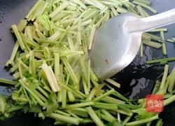 火腿炒芹菜的做法图解6
