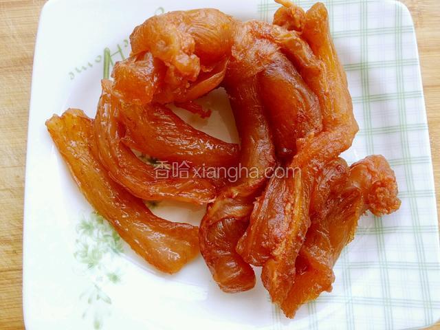 准备卤熟的牛蹄筋