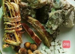 五指毛桃灵芝煲猪骨的做法图解1