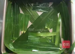 Illustration of how to make brown sugar raisin cake 4