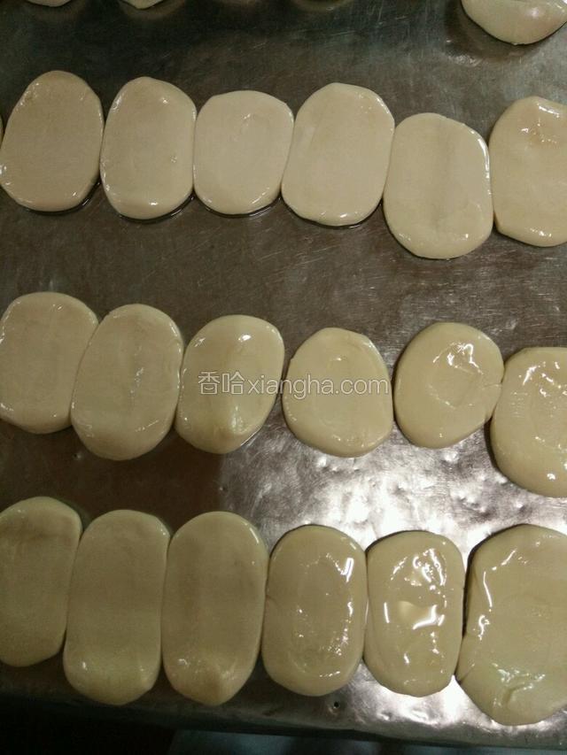 面挤子用擀面杖做成如图里面的厚约1.5厘米的面饼