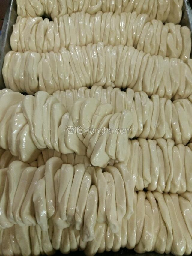 然后在把所有面饼放一起醒二十分钟，