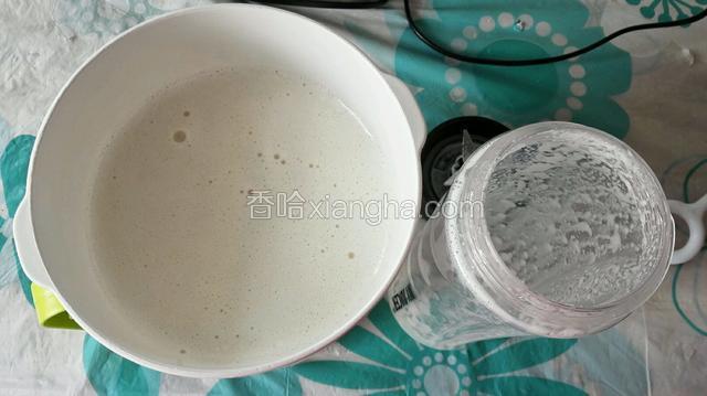 然后倒入过滤网过滤一次