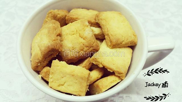 12分钟后……叮~香酥可口的法式黄油饼干就出炉啦！是不是很棒？