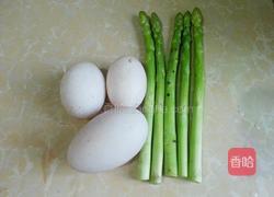 鸭蛋芦笋卷的做法图解1