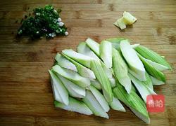 丝瓜鸡蛋汤的做法图解2