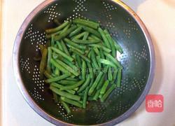 四季豆炒肉片的做法图解1