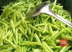 酸辣空心菜杆的做法图解3