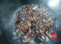 臘腸尖椒炒木耳的做法圖解4