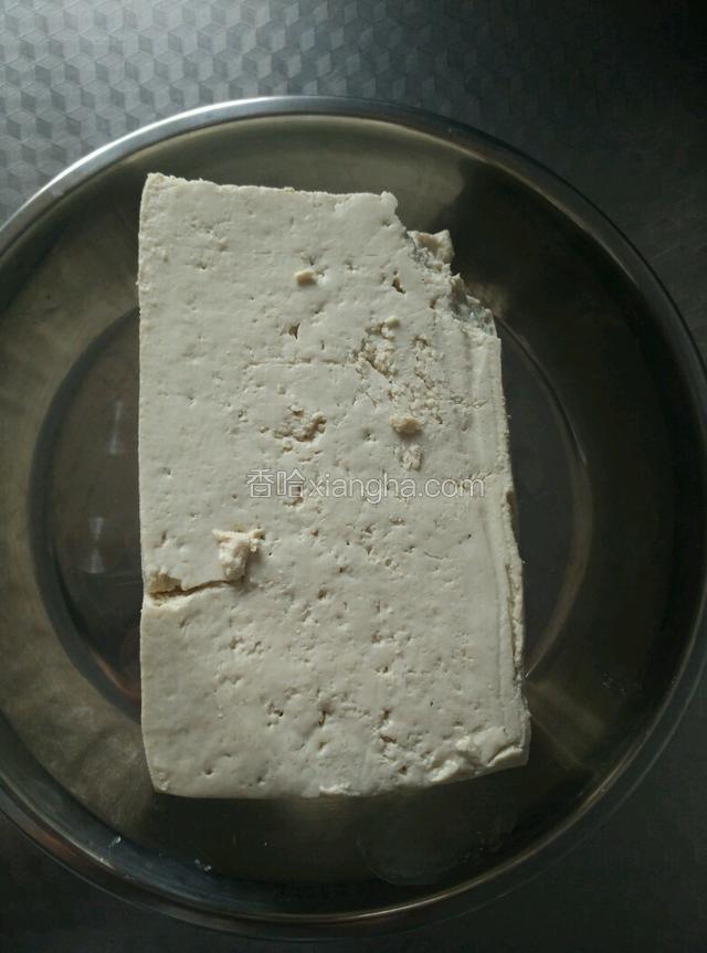 准备一块北豆腐，上面缺的被我吃了。