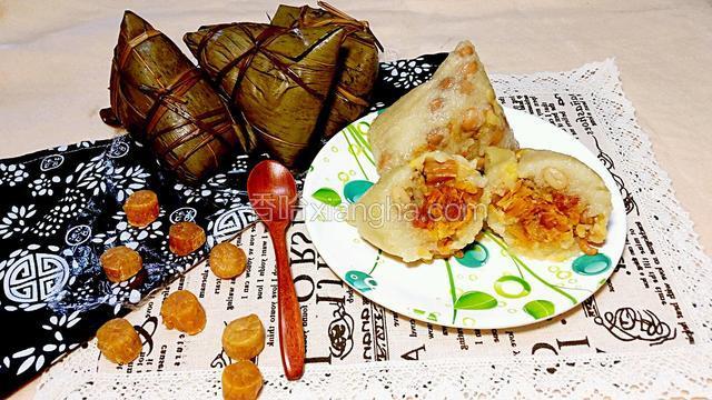 瑤柱咸蛋咸肉粽
