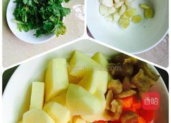 五彩焖鸡爪的做法图解1