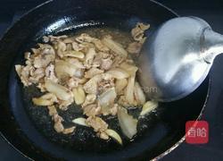洋葱炒肉的做法图解2