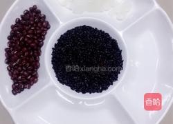 红豆黑米养生粥的做法图解1
