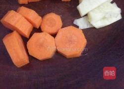 胡萝卜山药排骨汤的做法图解2
