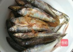 炸江鱼的做法图解2