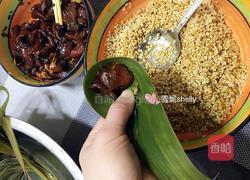 咸蛋黄肉粽的做法图解4