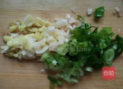 咸鱼蒸腊肉的做法图解2