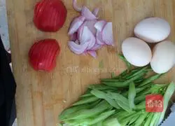 Celery and Egg Braised Noodles Recipe Illustration 2