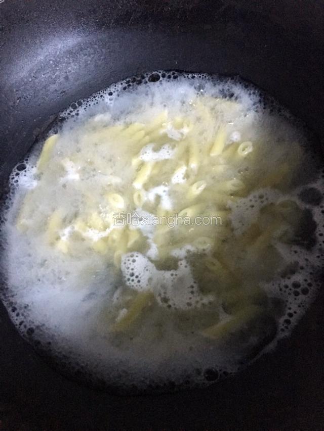 沸水煮十分钟，中间不停搅拌