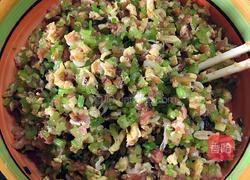 手工水饺——芹菜香菇鲜肉馅的做法图解4