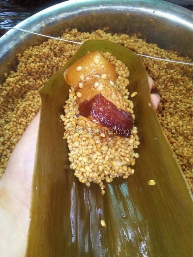 中间放一块肉。