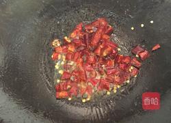 荷兰豆炒腊肉的做法图解2