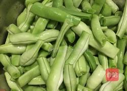 五花肉豆角焖面的做法图解2