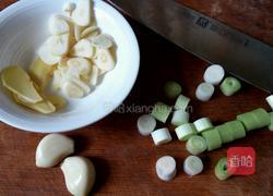 干煸辣子鸡丁的做法图解2